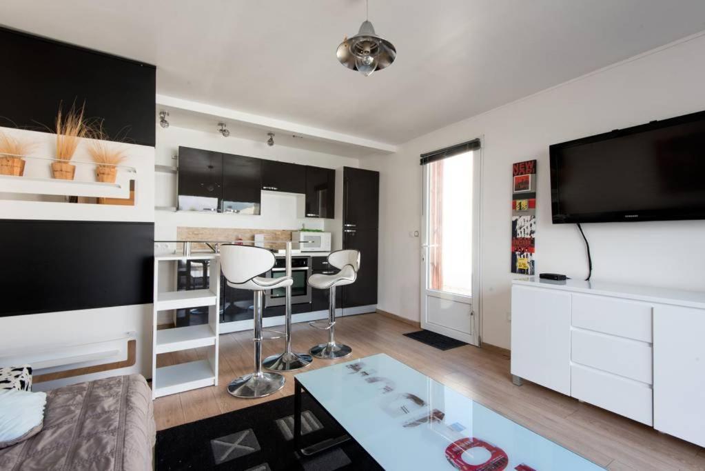 Maison *** Avec Cour 3Km Plage Et La Rochelle Saint-Vivien  Exteriör bild
